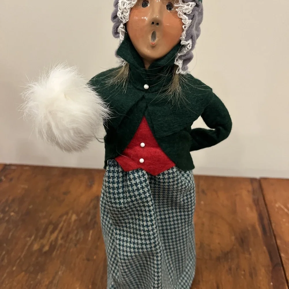 1994 BYERS CHOICE CHRISTMAS CAROLER Woman Long Blond Green Houndstooth Dress